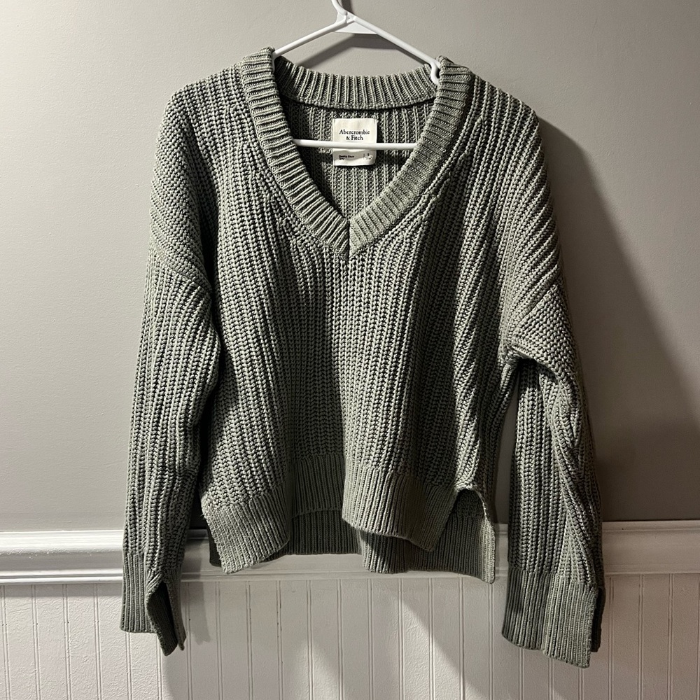 Abercrombie Light Green V Neck Sweater Small